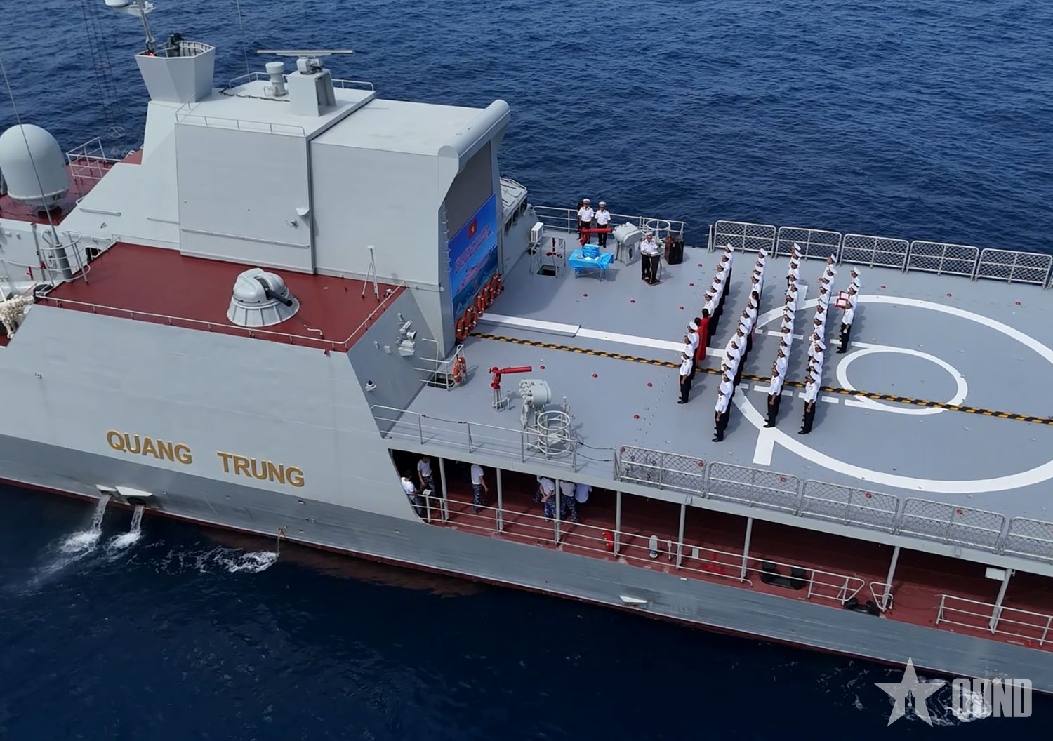 Niềm tự hào khi chiến hạm 016-Quang Trung qua đường xích đạo